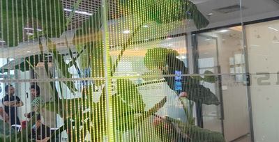 LED格栅透明显示屏